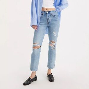 Levi’s Wedgie Straight Ankle Distressed Light Wash